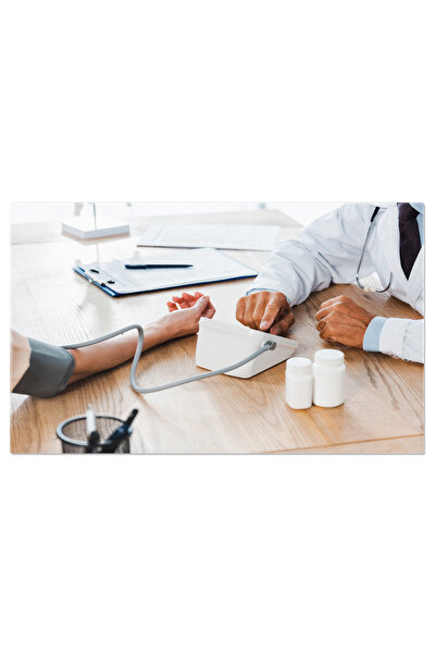 StoryGift Romania Tablou Canvas Cu Medic Masurand Tensiunea Arteriala - Sanat...