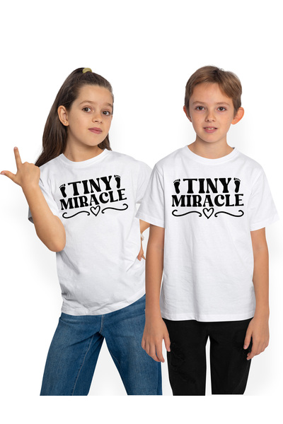 StoryGift Romania Children's T-shirt with hearts and footsteps with the text "Tiny miracle" - little miracle baby child
