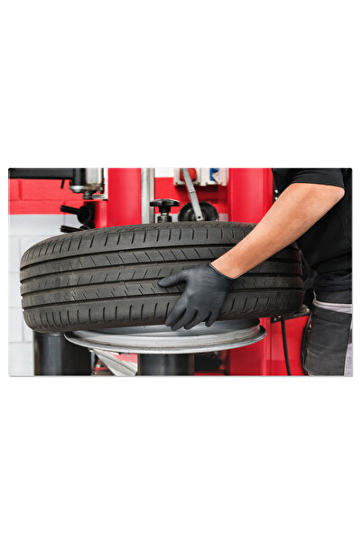 StoryGift Romania Tablou Canvas - Atelier Auto: Mecanic Schimband Anvelopa Vehiculului