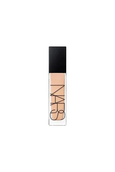 Nars نارس كريم أساس طبيعي متألق يدوم طويلًا، رقم يوكون (فاتح 2.5 - للبشرة الفاتحة ذات الدرجات الوردية)