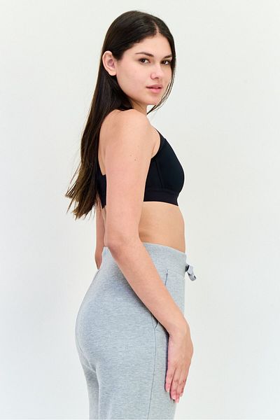 Reebok حمالة صدر رياضية مبطنة بشعار العلامة التجارية للنساء، باللون الأسود