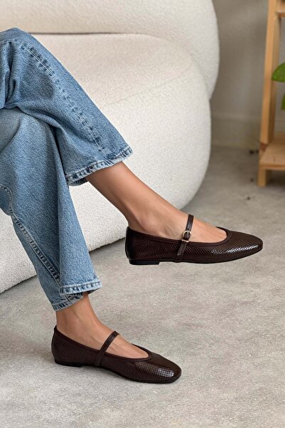 NİŞANTAŞI SHOES Dámské baleríny Giallo hnědé zvlněné matné s detaily na pásku a plochou podrážkou