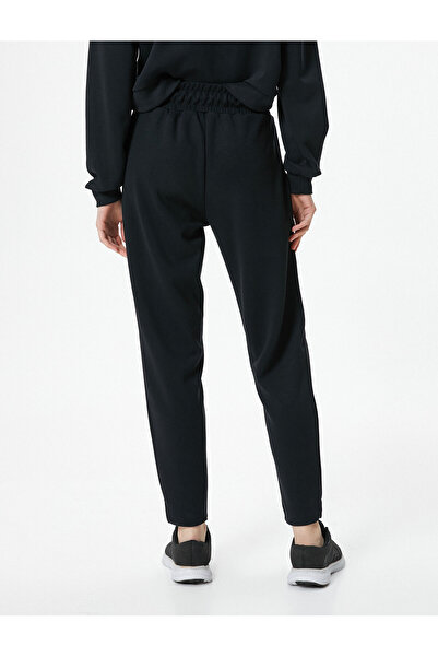 Koton Modalne sportowe spodnie dresowe z miękką teksturowaną kieszenią w talii