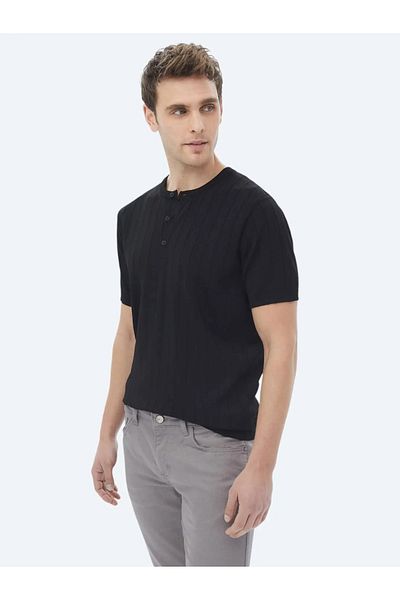 Kip Tricotaj jacquard cu guler negru