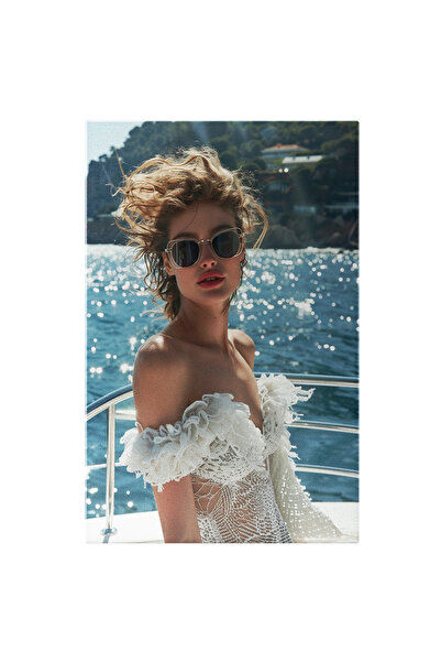 StoryGift Romania Tablou Canvas Plimbare Pe Yacht O Fata In Rochie De Vara Al...