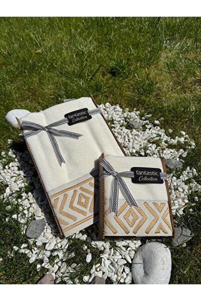 Fantastic Collection Набір подарункових рушників з бордюром, вишитим геометричним візерунком, з особливого оксамиту