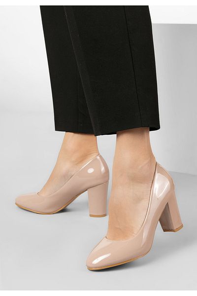 B T Shoes Chic Beige Patent Heeled Shoes