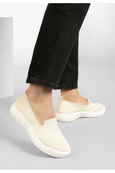 B T Shoes Women's Casual Shoes Akova Beige