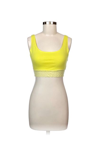 ginatrickot Ginatricot Zero Sleeve Crop με λεπτομέρεια δαντέλας