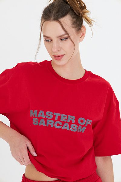 The Champ Clothing Дамска тениска с къс ръкав, 100% памук, с щампа „Майстор на сарказма“