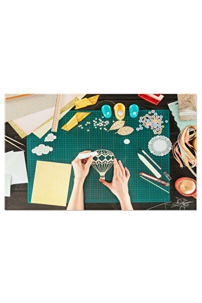 StoryGift Romania Tablou Canvas Arta Manuala Imagine Cropped Cu O Femeie Aplicand Adeziv Pe O Balama De Lemn, Dem