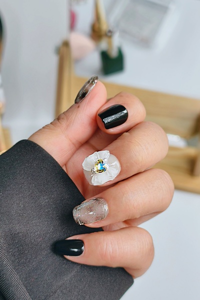 Easy Beauty Simli Siyah Beyaz Medıum Beden Protez Tırnak 10 Adet El Yapımı Takma Tırnak Seti 2201