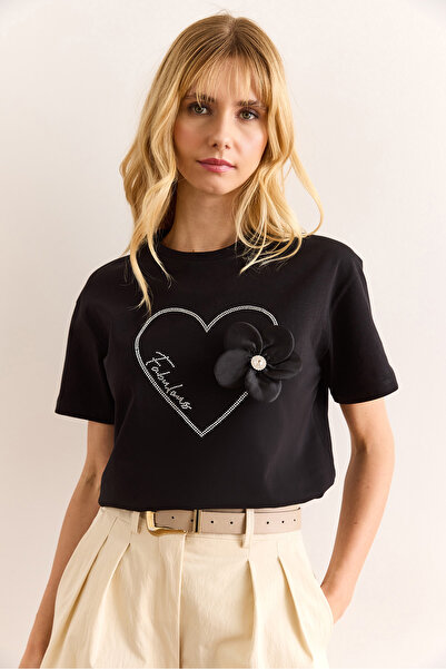 Olalook Γυναικεία μπλουζάκι με παγιέτες μαύρη καρδιά με αξεσουάρ τριαντάφυλλο TSH-19000906