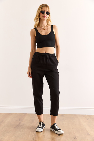 Olalook Kadın Siyah Beli Lastikli Paçası Püsküllü Gabardin Havuç Pantolon PNT-19000343