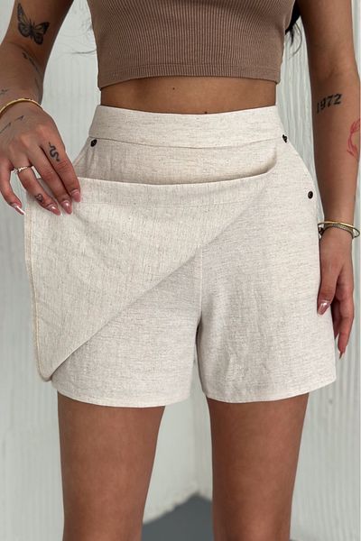 FEMELLE Fusta scurtă de damă, de culoare bej, cu buzunare, cu accesorii cu capse