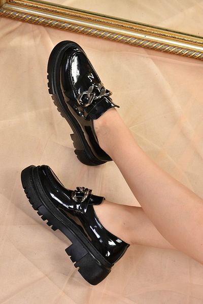 Fox Shoes Dámské neformální boty z černé lakované kůže se silnou podrážkou K294760008