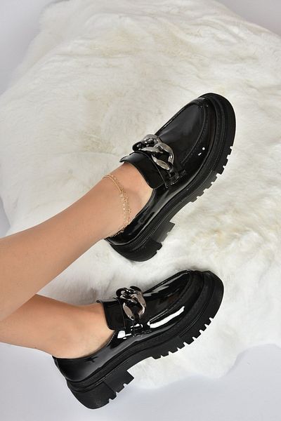 Fox Shoes Dámské neformální boty z černé lakované kůže se silnou podrážkou K294760008