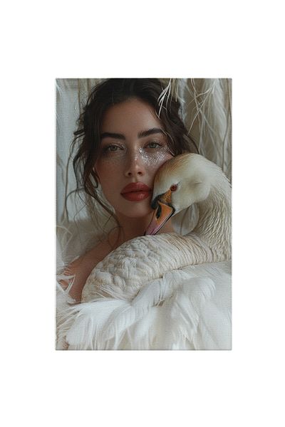 StoryGift Romania Tablou Canvas Sedinta Foto Cu O Lebada Alba Cu Ochii Caprui Si O Fata Sclipitoare Cu Buzele Ro