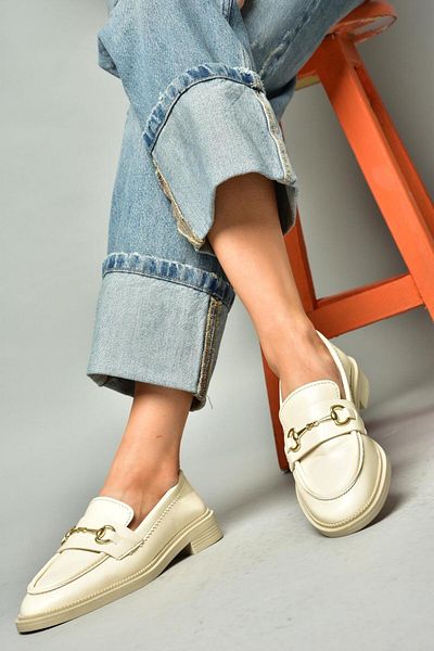 Fox Shoes S652912009 Бежови дамски обувки с мокасини