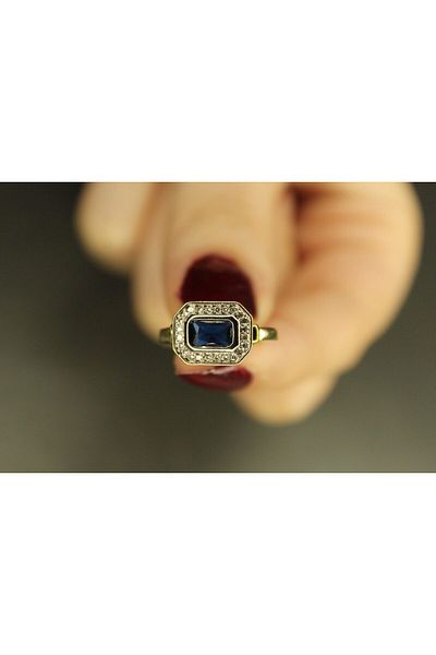 Glowy&Co. Noir Frame Gold Tarnish Stainless Steel Pinky Ring