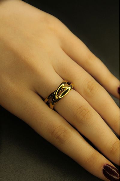 Glowy&Co. Twist Bold Gold Color Tarnish Steel Ring