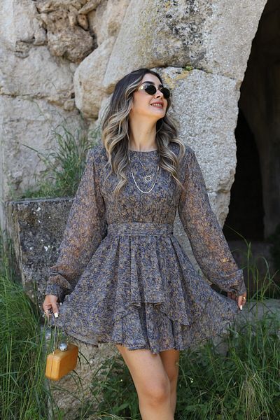 bytugcekaya Γκρι φόρεμα σιφόν με μοτίβο λουλουδιών με ελαστική επένδυση στη μέση