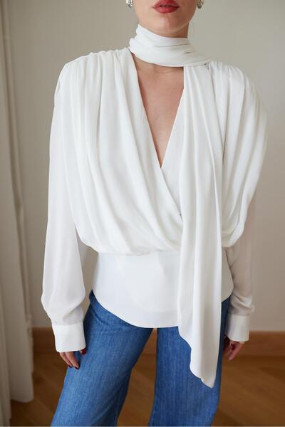 Askı Tekstil Bluză albă cu umeri întăriți cu detalii Gipe decolteu petrecut în V
