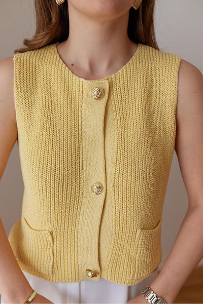 Askı Nişantaşı Yellow Gold Button Detailed Knitted Vest with Two Front Pockets