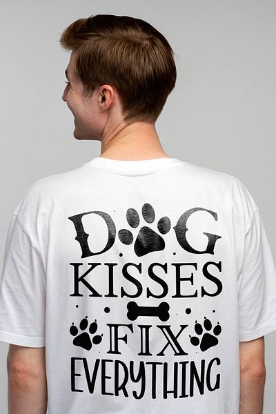 StoryGift Romania Men's T-shirt For Those Who Believe That Dog Kisses Fix Everything - Paws With Stg Print
