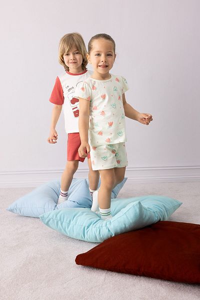DeFacto Baby-Pyjama-Set für Mädchen – Kurzarm-Oberteil aus gekämmter Baumwolle mit Blumenmuster und Shorts mit elastischem Bund E4614A525SM