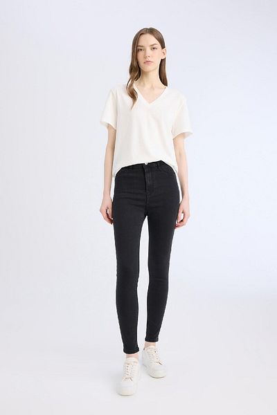 DeFacto Jegging mit hoher Taille – Basic-Jeans mit schmalem Bein B7498AX25SP