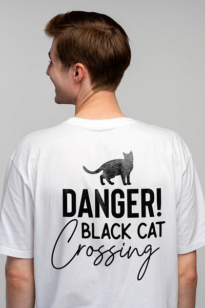 StoryGift Romania Men's T-shirt with a cat and the message "Danger! A black cat is crossing your path" with print