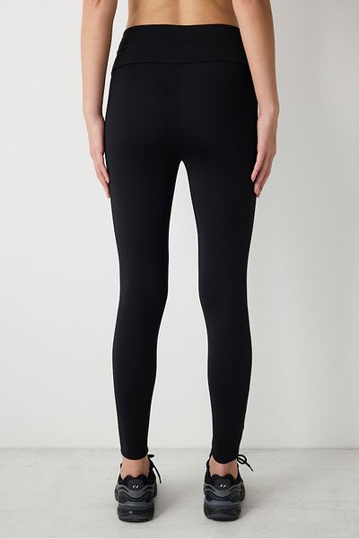 Penti Schwarze, bequeme, knöchellange Leggings mit hoher Taille und Taschendetail