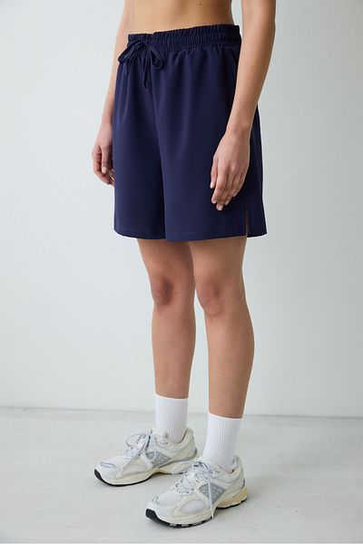 Penti Dunkelindigefarbene Sportshorts mit hoher Taille und Taschen