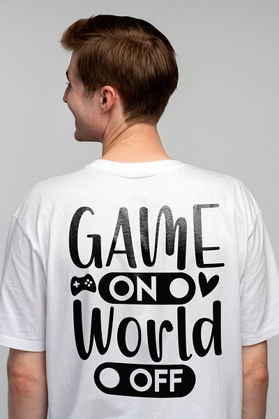 StoryGift Romania Men's T-shirt with a heart and controller for passionate gamers who give up on the world of STG