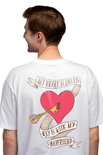 StoryGift Romania Tricou Barbati Cu Inima Rosie Si Cheie Aurie, Mesaj In Engleza My Heart Is Locked Key Is W Stg