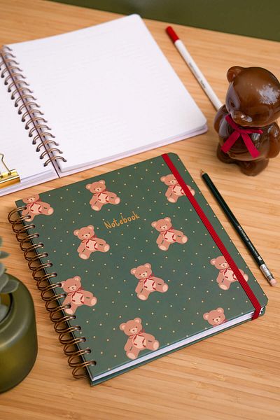 Matt Notebook 19x21 سم مربع مطاطي حلزوني غطاء صلب مفكرة مسطرة الدببة