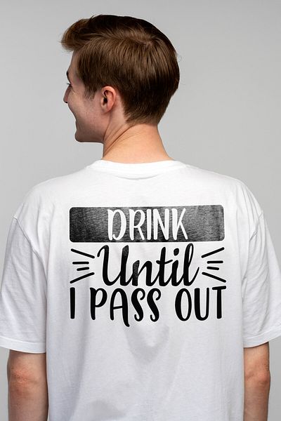 StoryGift Romania Tricou Barbati cu textul in engleza "Drink until I pass out" - beau pana cand lesin cu imp STG