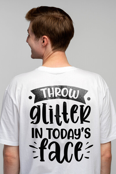 StoryGift Romania Tricou bărbătesc cu un mesaj care te îndeamnă să arunci scl...