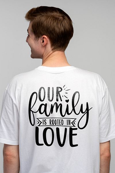 StoryGift Romania Tricou Barbati cu mesajul "Familia noastra este inradacinata in iubire" cu imprimeu pe Spa STG