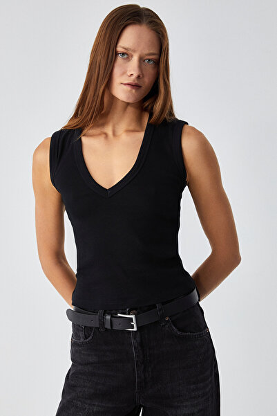 GRIMELANGE Lescosa Women Slim V Neck Sleeveless Black Blouse