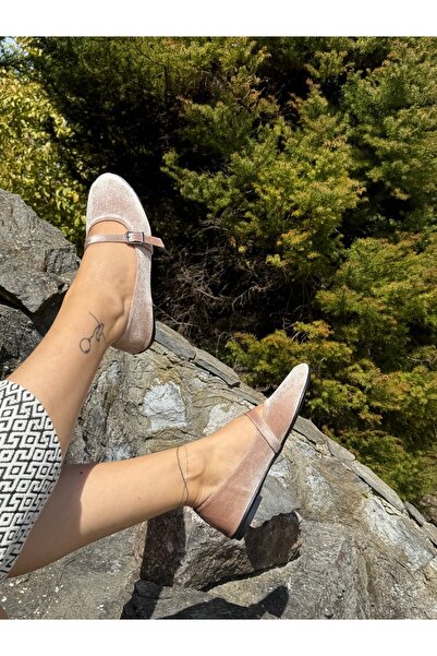 BURCU COLLECTİON Sindirella Bej Kadife Yuvarlak Burunlu Kemer Detaylı Kadın B...