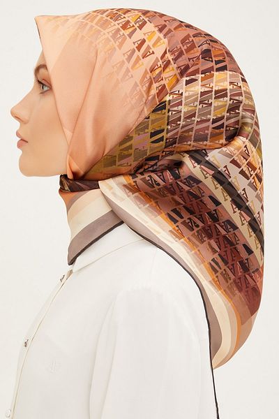 Armine Σειρά Nostalgia Silk Sura Scarf 8934DS-03 Μοτίβο με λογότυπο ΚΑΤΑΣΚΟΥΜΕΝΟ-ΜΠΕΖ