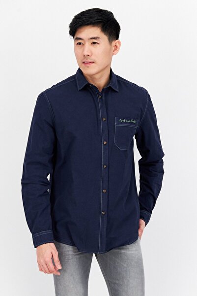 Lyle & Scott قميص رجالي كاجوال بقصّة عادية وأكمام طويلة وشعار مطرز، أزرق داكن