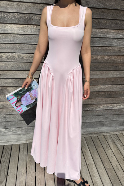 Seda Yalçın Atelier Kalın Askılı Kare Yaka Pembe Elbise