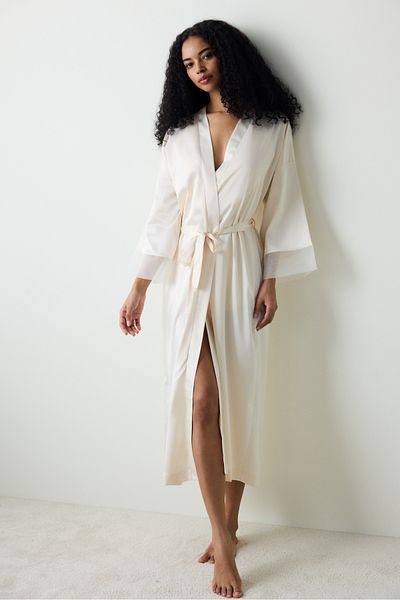 Penti Roses Satin-Creme-Morgenmantel