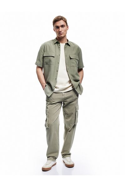 Koton Kurzarmhemd aus Rayon mit normaler Passform und klassischem Revers und Taschendetail