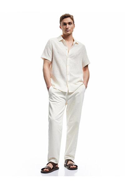 Koton Klassisches, kurzärmliges, strukturiertes Hemd aus Baumwolle mit normaler Passform und Palmenstickerei