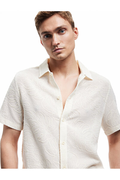 Koton Klassisches, kurzärmliges, strukturiertes Hemd aus Baumwolle mit normaler Passform und Palmenstickerei