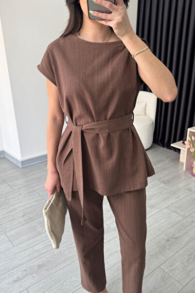 My Blog Detailní sada kalhot a halenky s hnědým zdobením na ramenou - 8644